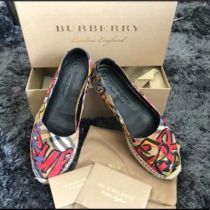 Burberry Printed Graffiti Espadrille size 38 (US8)